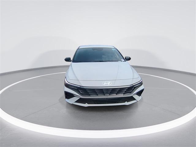 2025 Hyundai Elantra SEL Sport photo 3