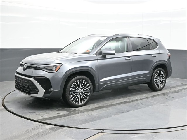 2025 Volkswagen Taos SE's photo