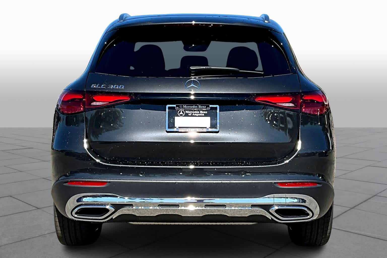 2025 Mercedes Benz GLC 300 photo 4