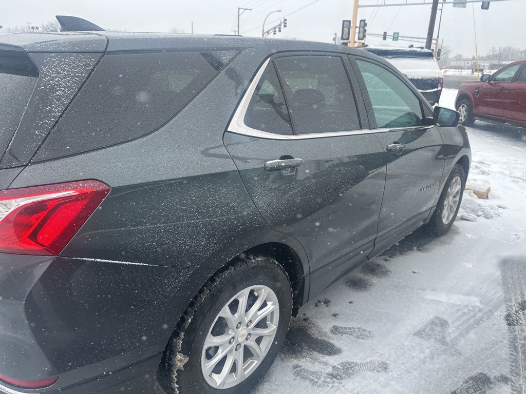 2018 Chevrolet Equinox LT photo 2