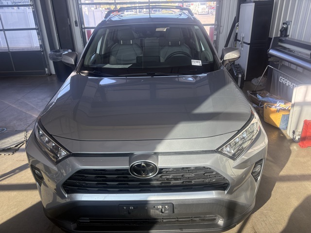2020 Toyota RAV4 XLE Premium photo 2