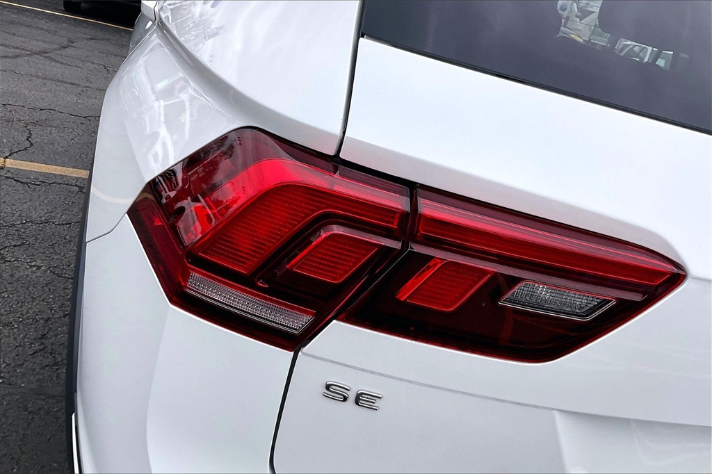 2022 VOLKSWAGEN TIGUAN - Image 28