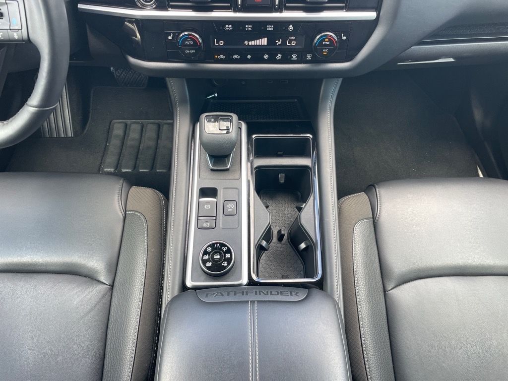 2024 Nissan Pathfinder SL photo 16