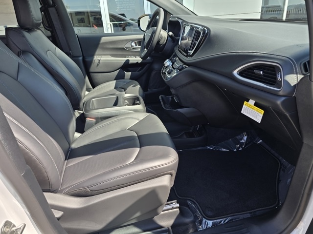 2026 Chrysler Pacifica photo 30