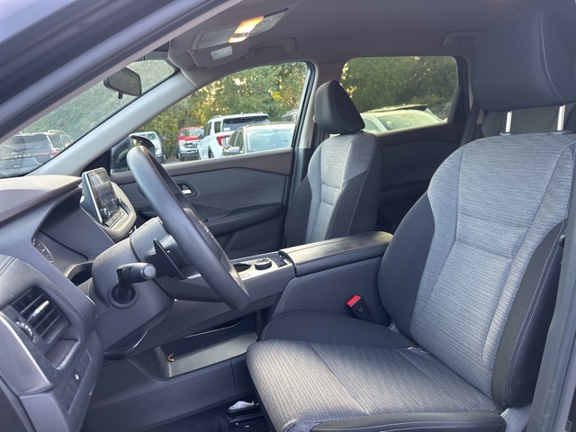 2023 Nissan Rogue SV photo 6