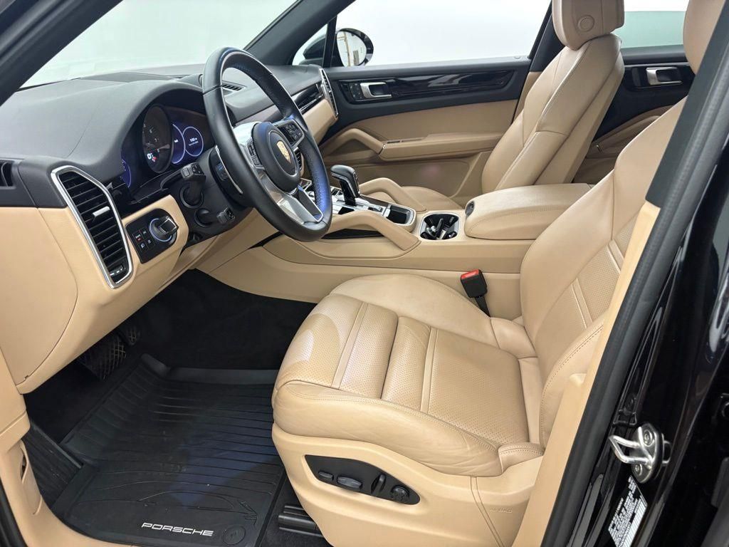 2022 Porsche Cayenne Base photo 4