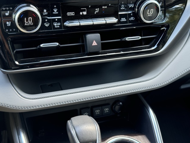 2021 Toyota Highlander Limited photo 18