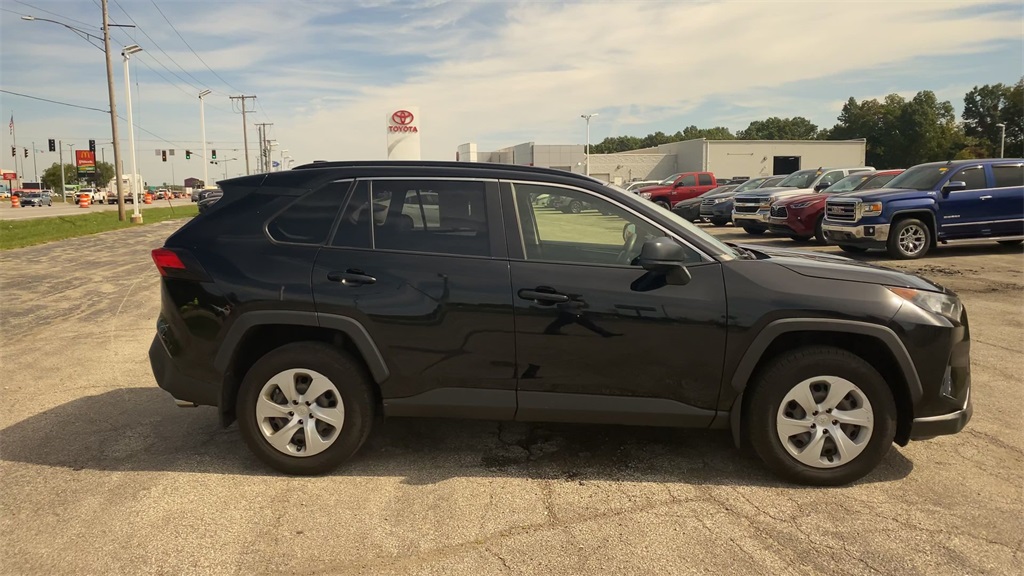 2019 Toyota RAV4 LE photo 7