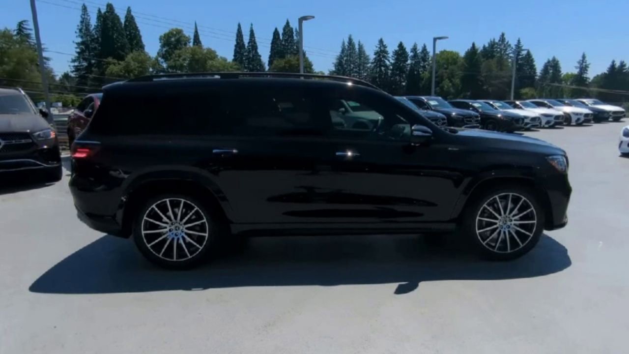 2025 Mercedes Benz G 450 4MATIC photo 3