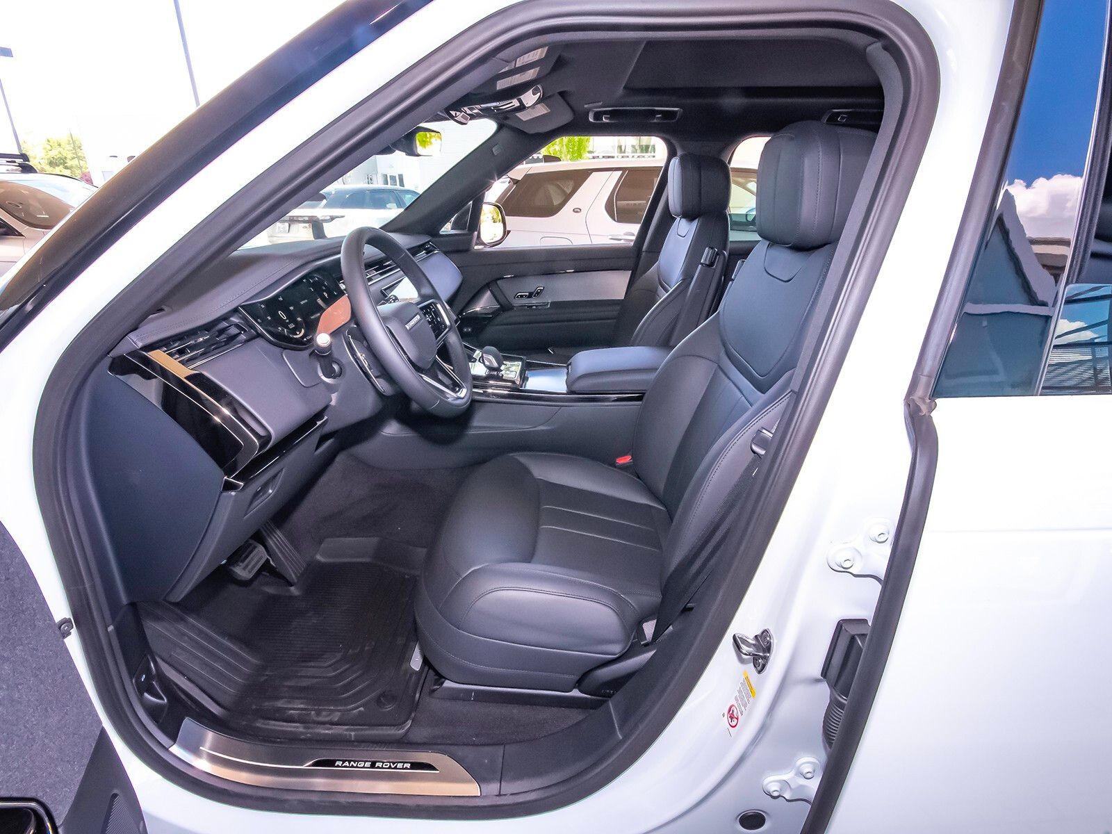 2025 Land Rover Range Rover Sport SE photo 30