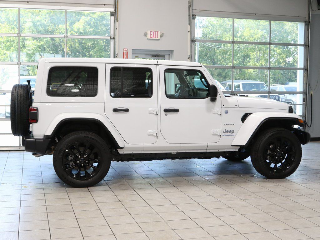 2024 Jeep Wrangler Sahara 4xe photo 4