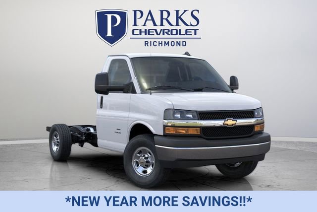 2025 Chevrolet Express Base's photo