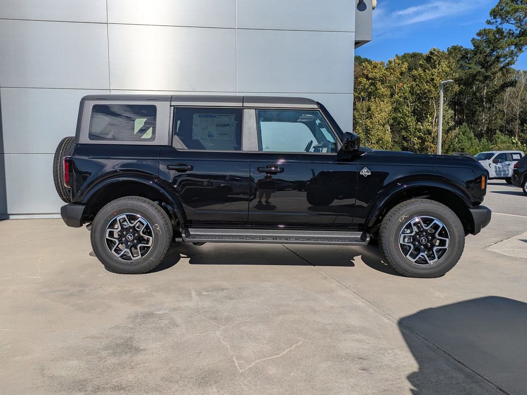 2025 Ford Bronco Outer Banks photo 3