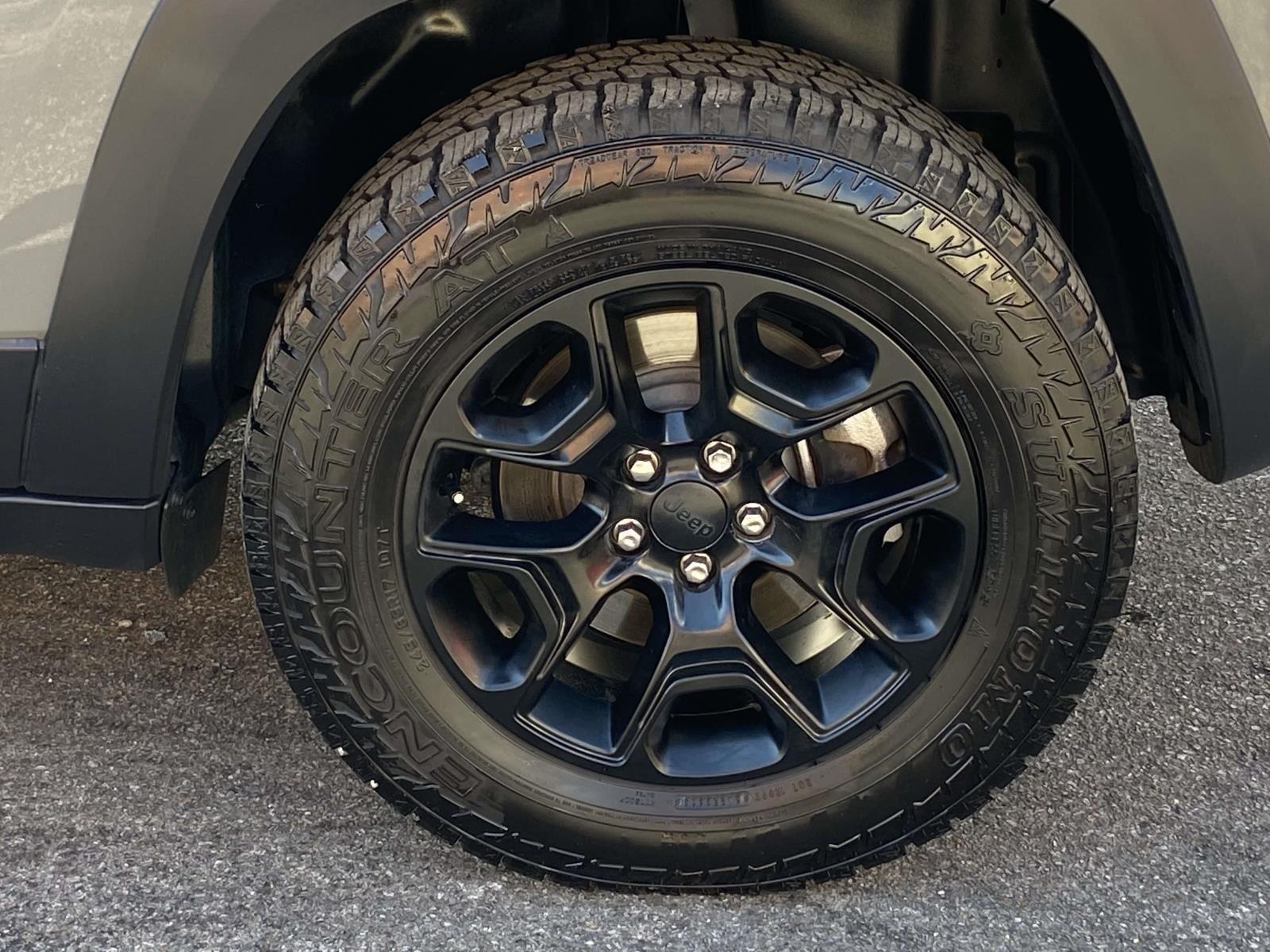 2019 Jeep Cherokee Trailhawk photo 30