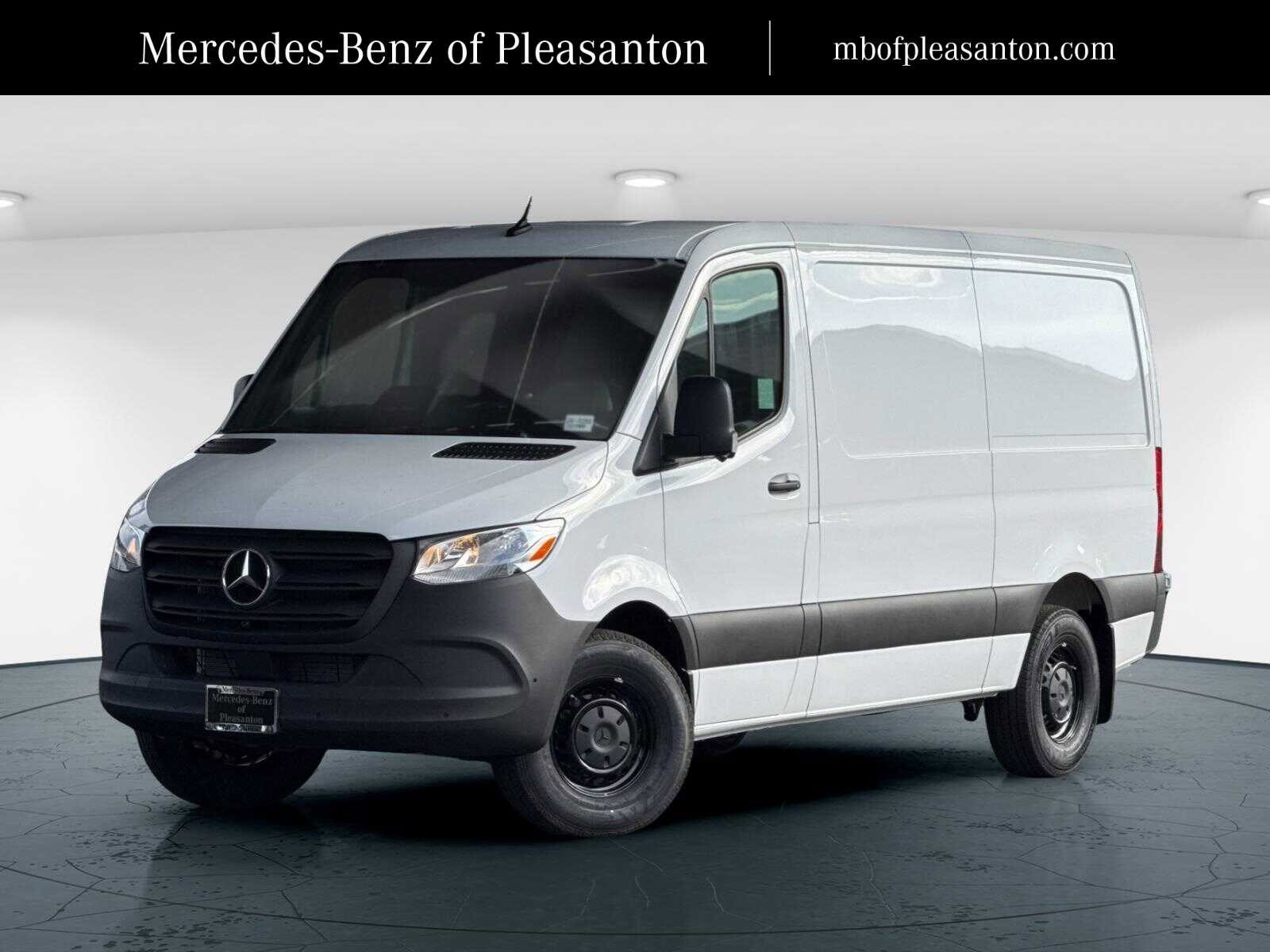 2026 Mercedes-Benz Sprinter Cargo Van Base's photo