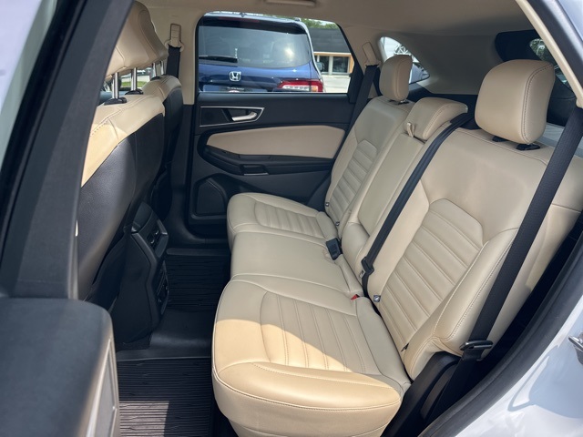 2022 Ford Edge SEL photo 44