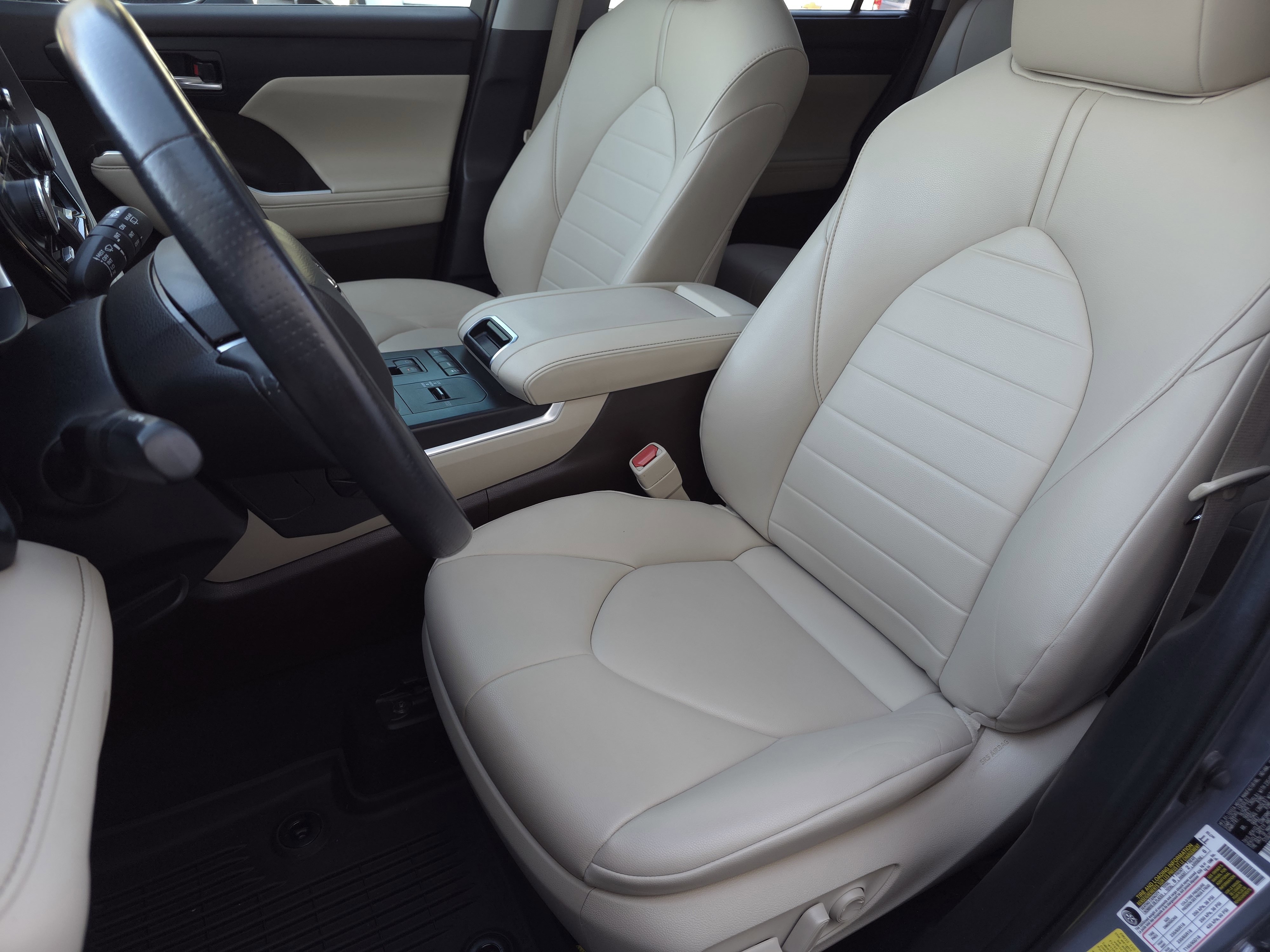 2020 Toyota Highlander XLE photo 2