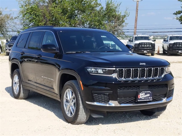 2025 Jeep Grand Cherokee Laredo Altitude photo 2