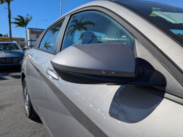 2025 Hyundai Elantra SE photo 11