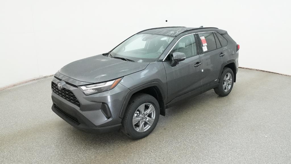 2025 Toyota RAV4 XLE's photo