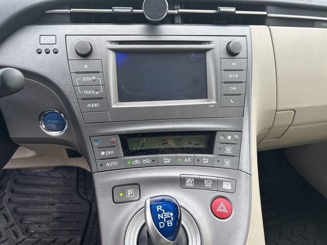 2014 Toyota Prius Four photo 16