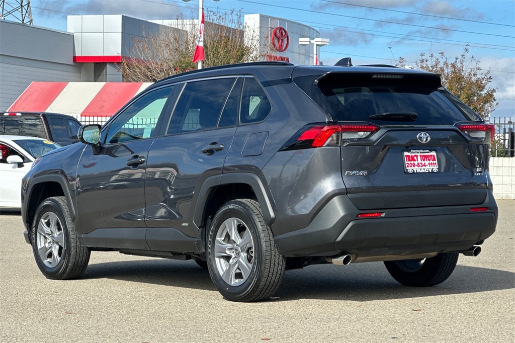 2025 Toyota RAV4 Hybrid LE photo 4