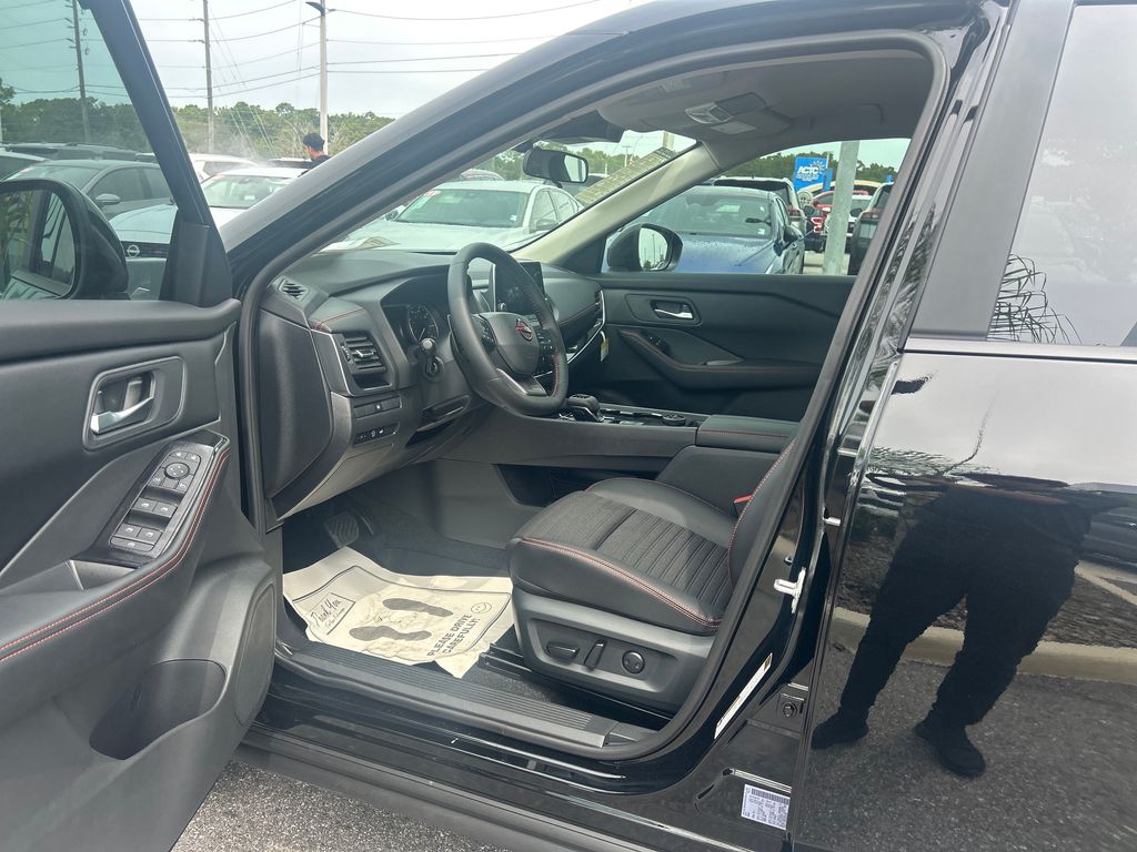 2026 Nissan Rogue SV photo 13