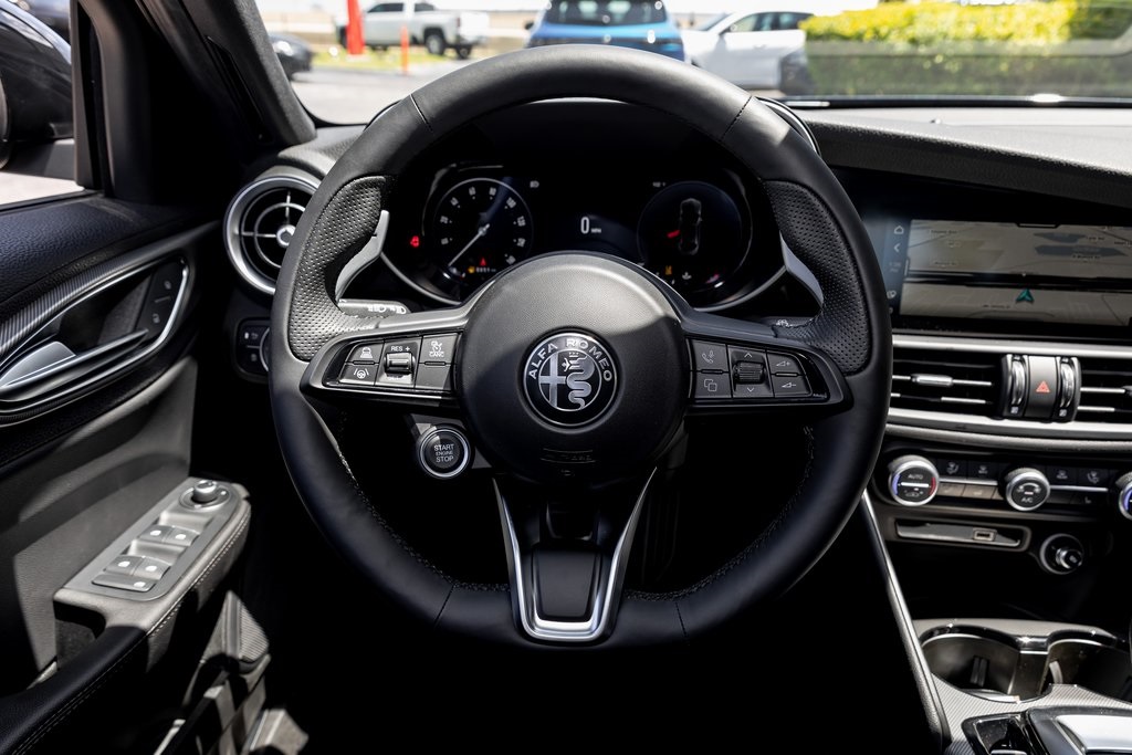 2025 Alfa Romeo Giulia Base photo 27