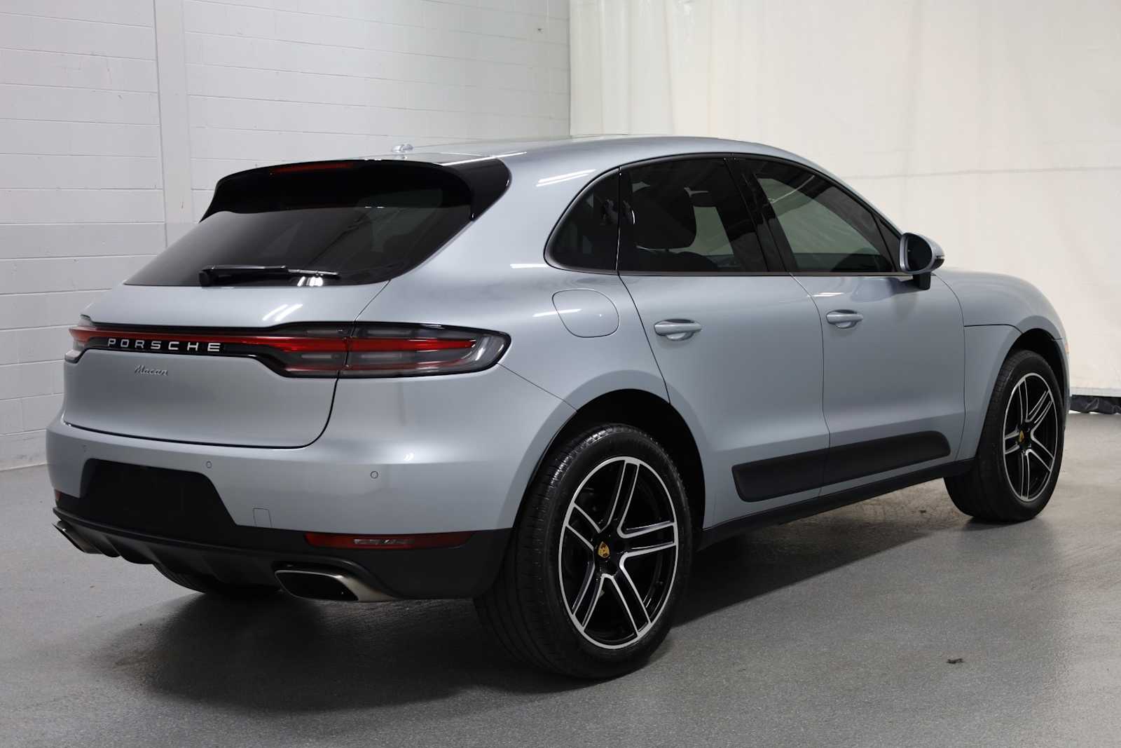 2021 Porsche Macan Base photo 9