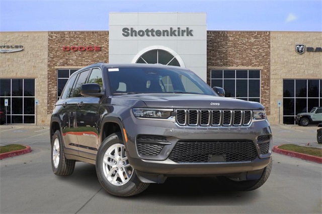 2025 Jeep Grand Cherokee Laredo's photo