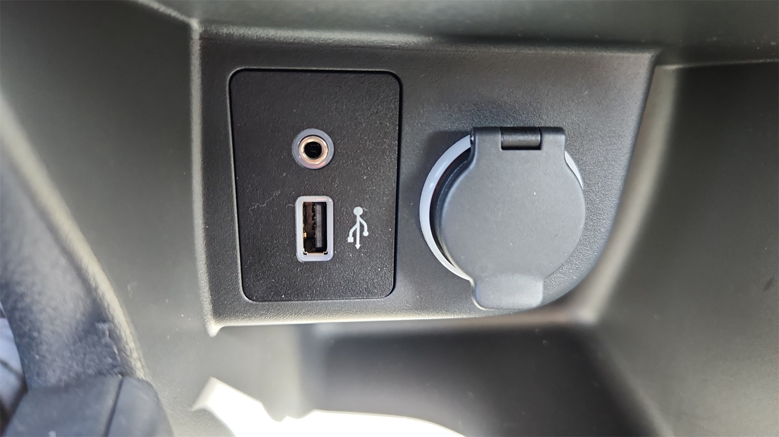 2025 Nissan Kicks Play S photo 28