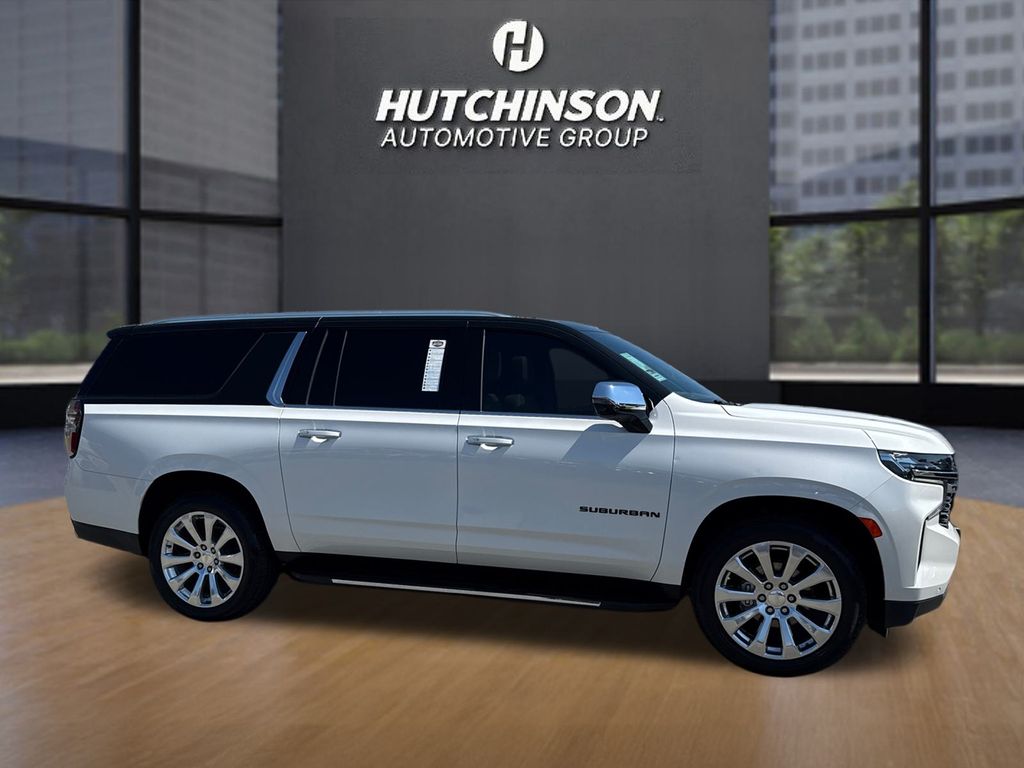 2021 Chevrolet Suburban Premier photo 2