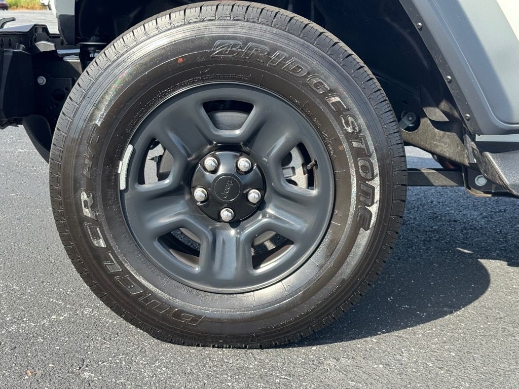 2024 Jeep Gladiator Sport photo 9