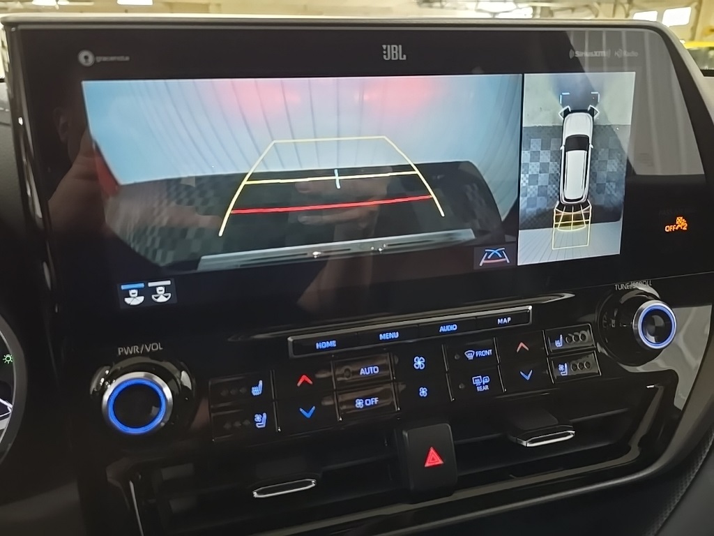 2022 Toyota Highlander Limited photo 18