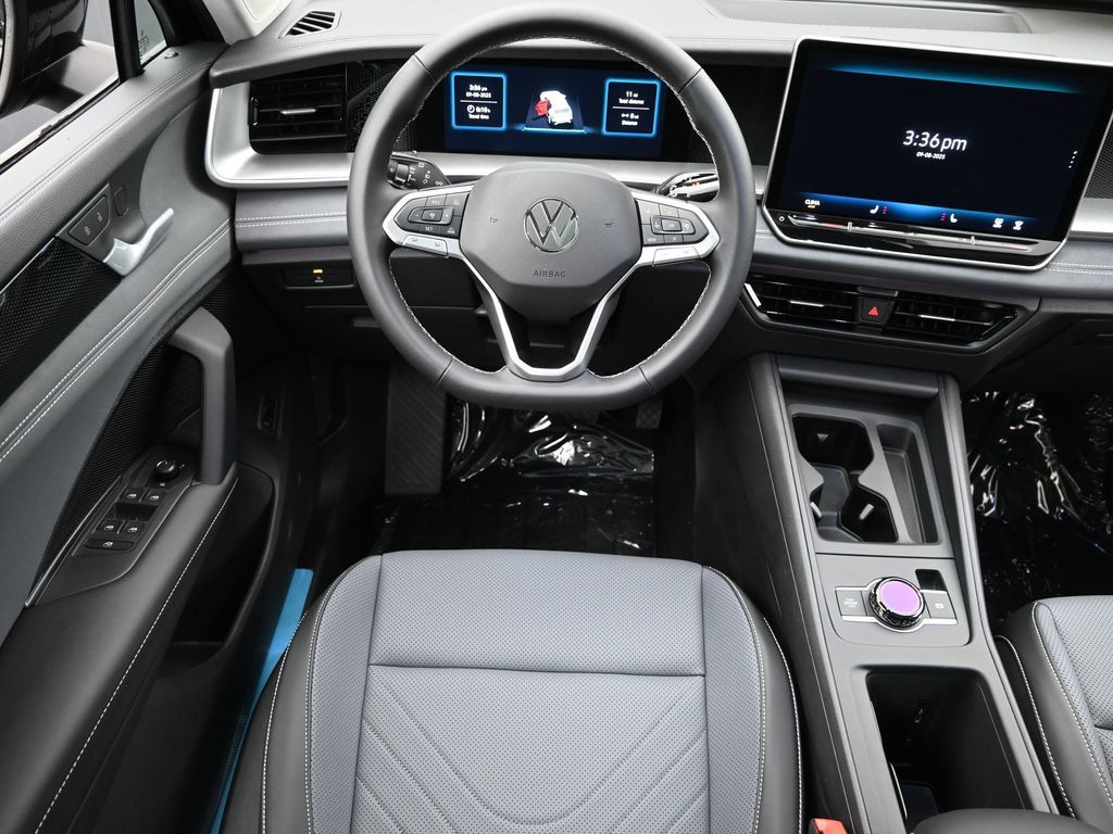2025 Volkswagen Tiguan SE photo 3