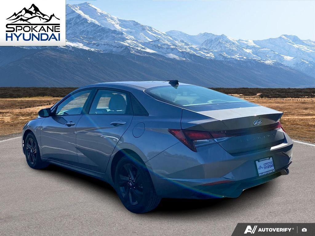 2022 Hyundai Elantra SEL photo 3