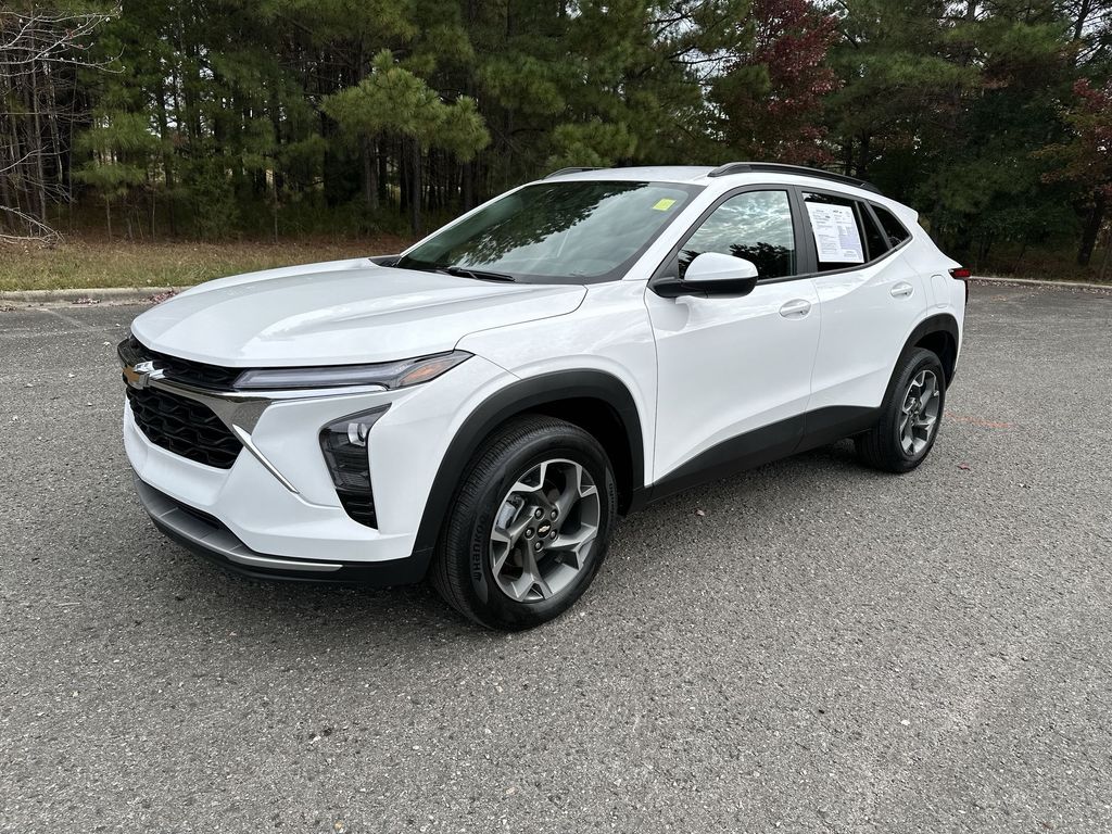 2024 Chevrolet Trax LT photo 4