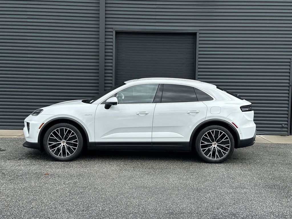 2025 Porsche Macan Electric 4 photo 10
