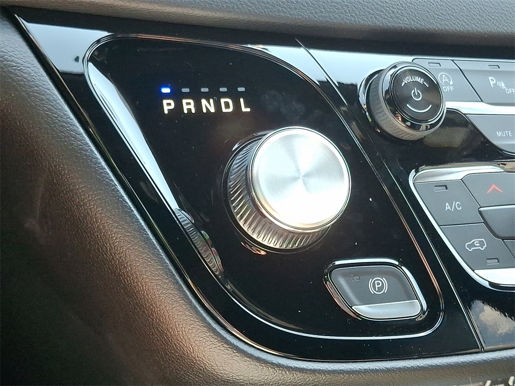2025 Chrysler Voyager LX photo 10