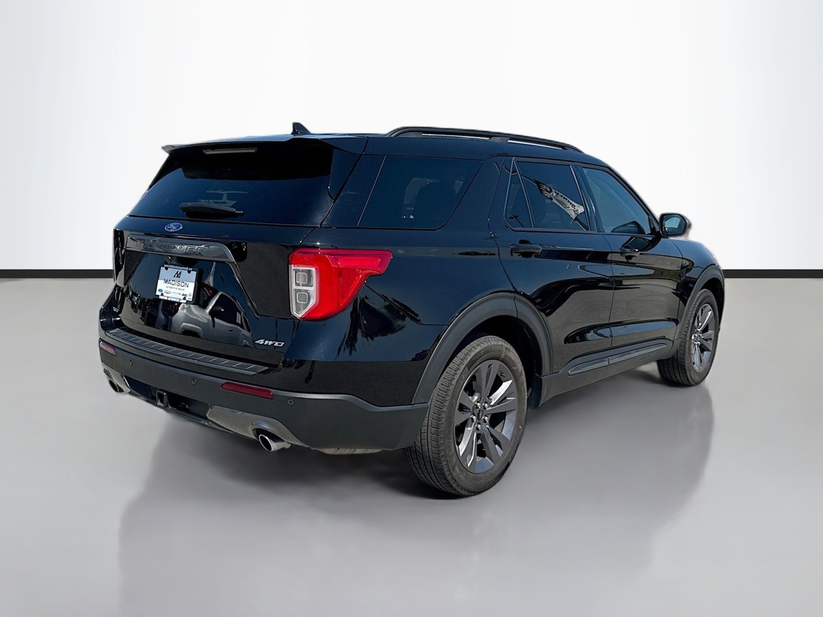 2024 Ford Explorer XLT photo 3