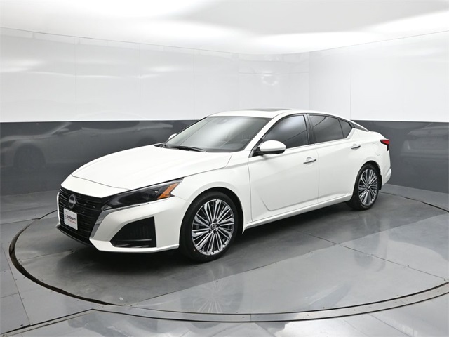 2025 Nissan Altima SL's photo