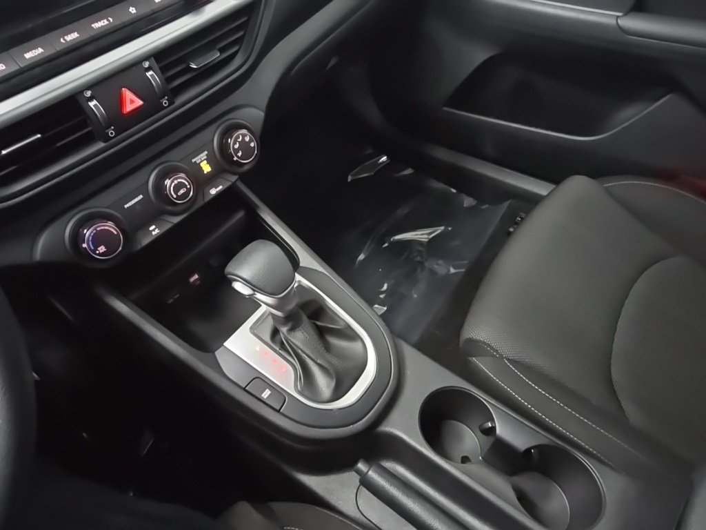 2022 Kia Forte LXS photo 25