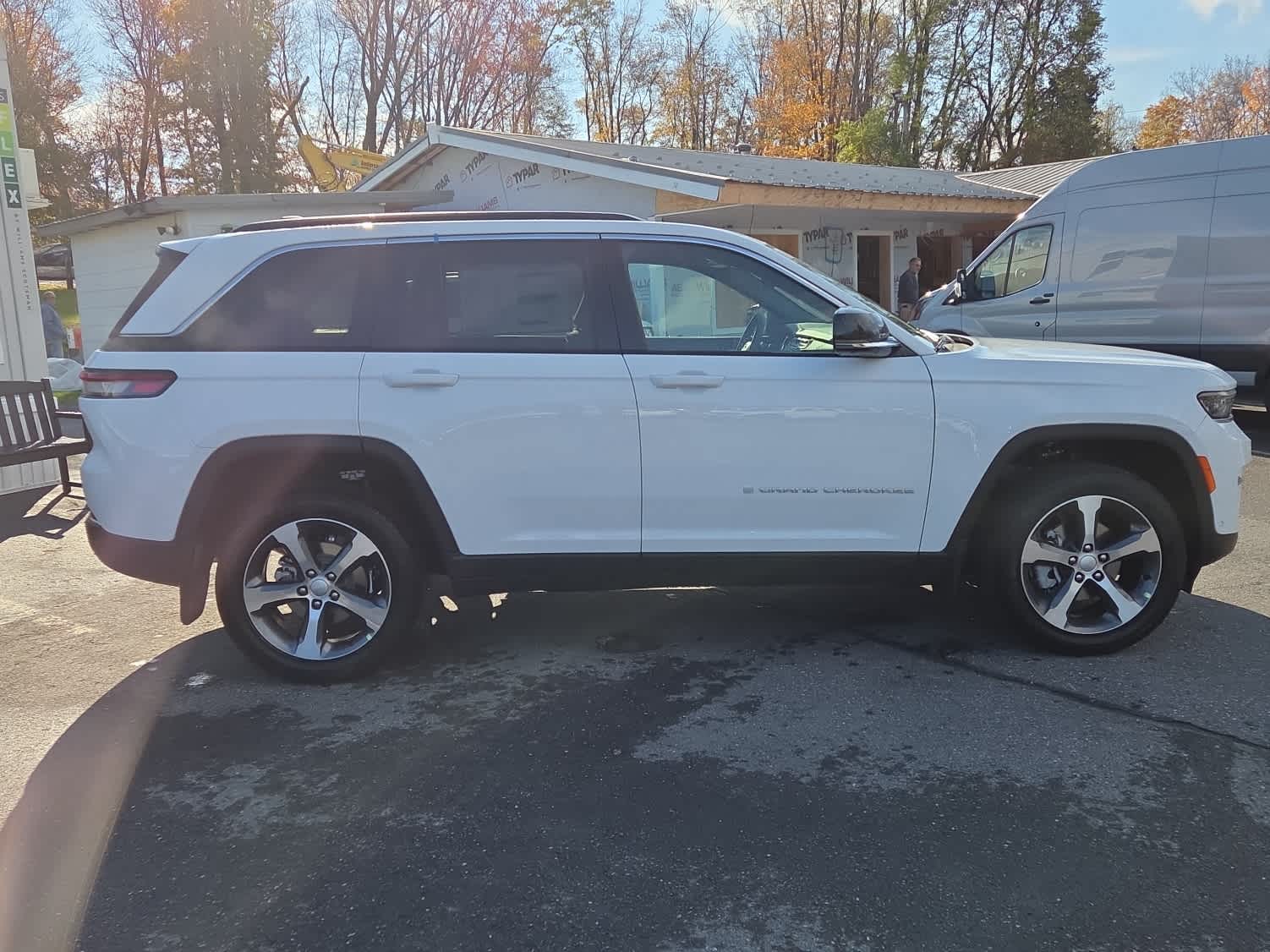 2025 Jeep Grand Cherokee Limited photo 3
