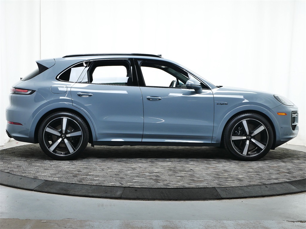 2025 Porsche Cayenne E-Hybrid Turbo photo 8