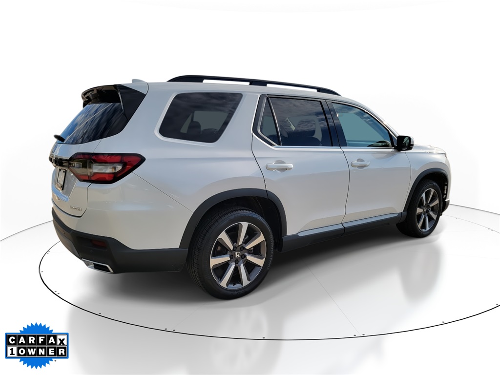 2023 Honda Pilot Touring photo 2