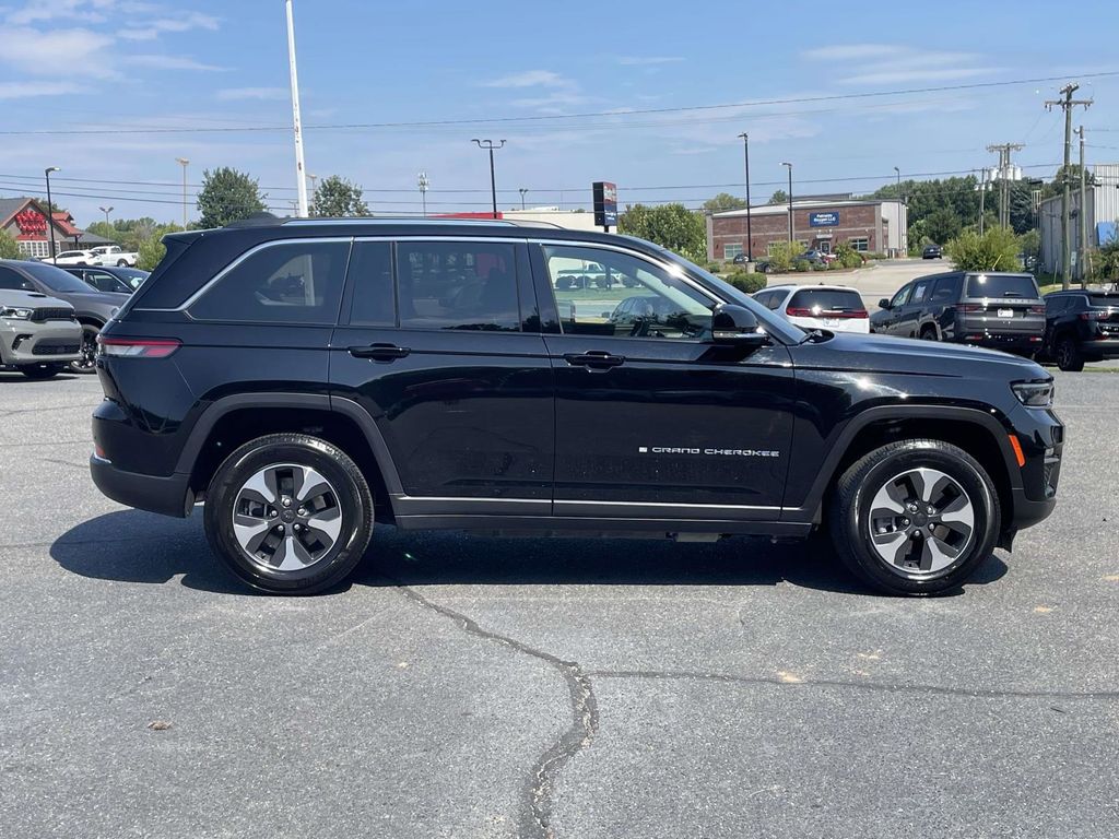 2023 Jeep Cherokee Base photo 6