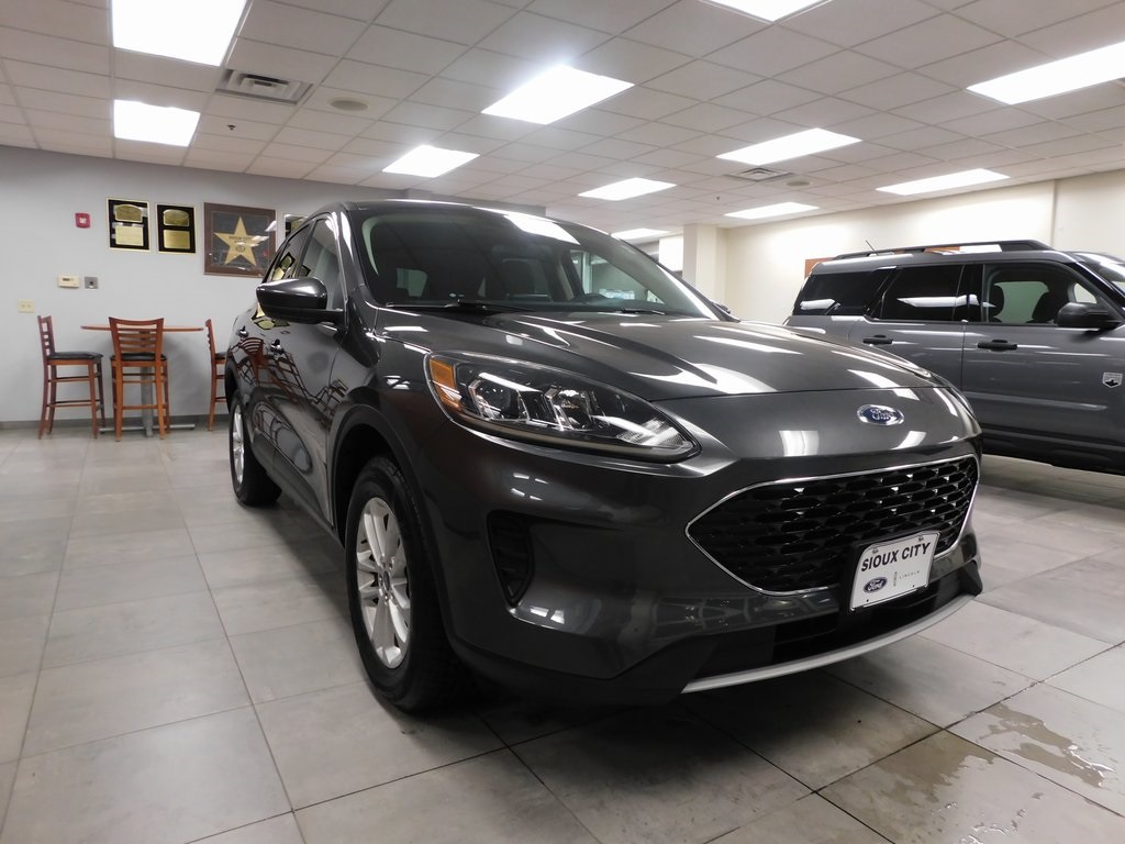 2020 Ford Escape SE photo 3