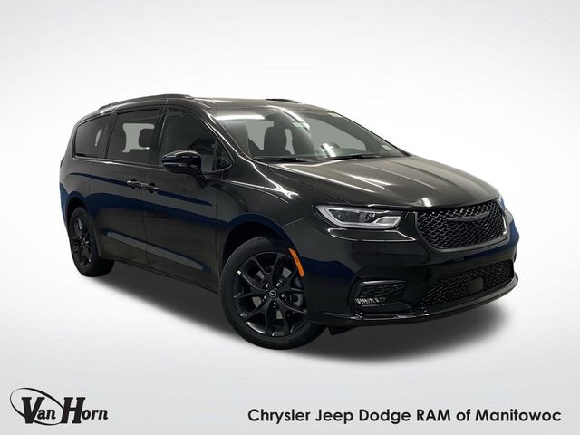 2026 Chrysler Pacifica Select's photo