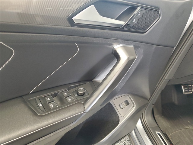2022 Volkswagen Tiguan SE R-Line Black photo 6