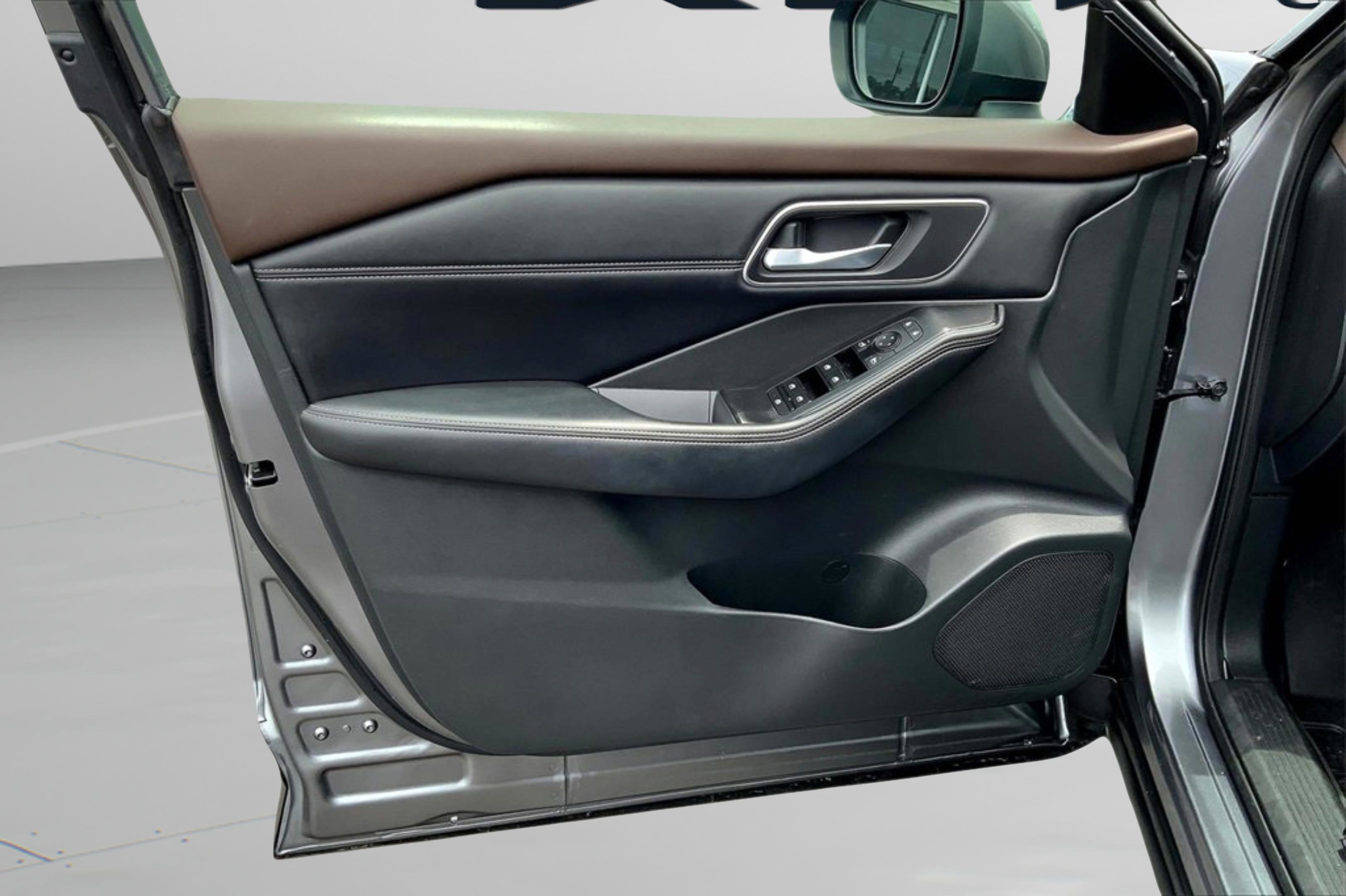 2021 Nissan Rogue SV photo 21